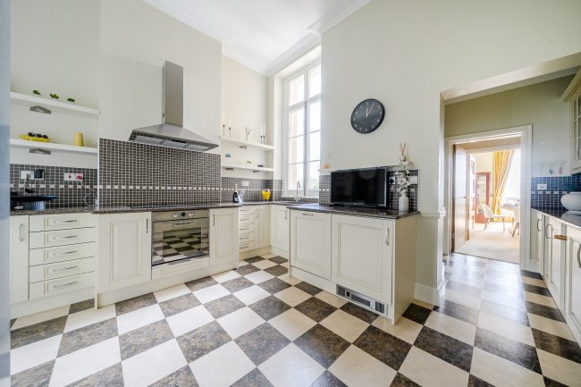 Flat 6, Penoyre House, Cradoc, Brecon, Powys, Wales, LD3 9LP 4