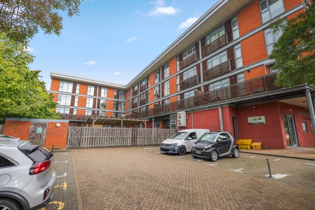 Flat 5, 533 Whippendell Road, Watford WD18 7QF 5
