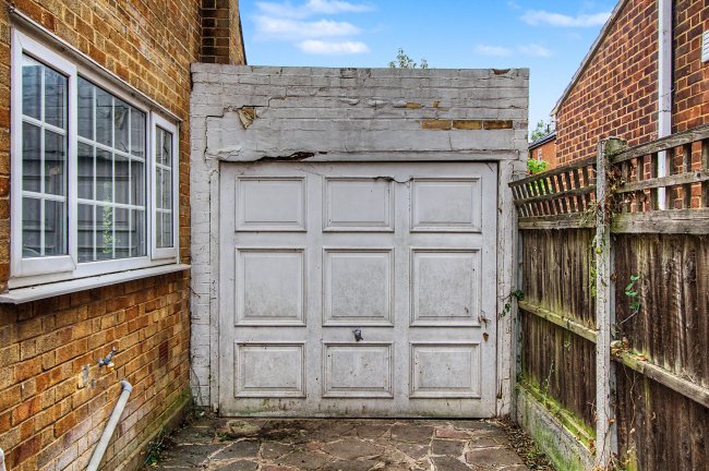 28 Saint Kilda's Road, Brentwood CM15 9EX 20