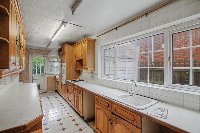 28 Saint Kilda's Road, Brentwood CM15 9EX 20