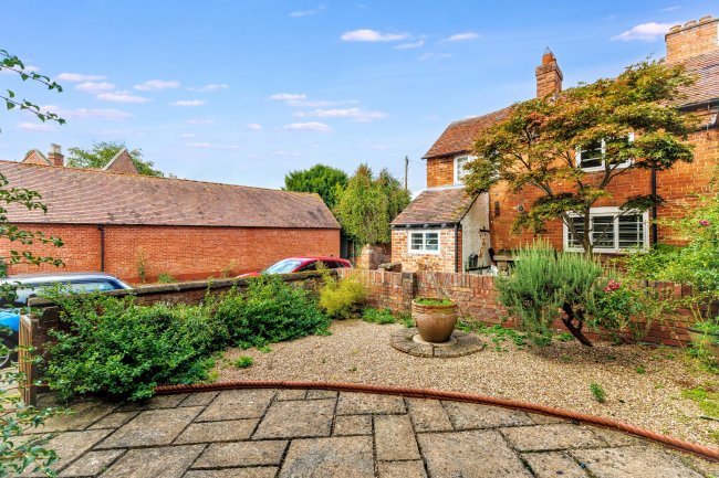 50 High St, Feckenham, Worcestershire B96 6HS 3