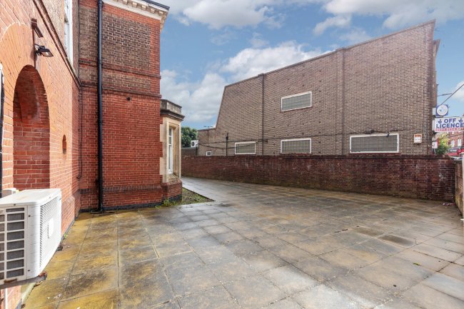 1 Beach Road, Littlehampton, BN17 5HY 3