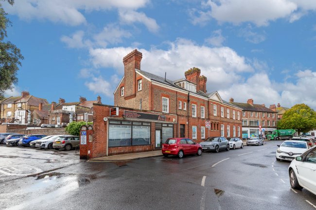 1 Beach Road, Littlehampton, BN17 5HY 3
