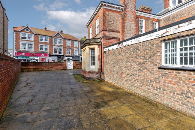 1 Beach Road, Littlehampton, BN17 5HY 3