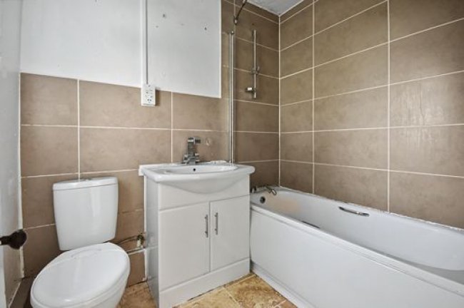 25 Lightgate, South Petherton, Somerset, TA13 5AY 1