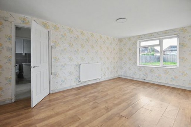 25 Lightgate, South Petherton, Somerset, TA13 5AY 1