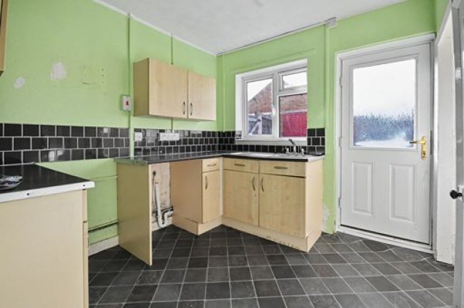 25 Lightgate, South Petherton, Somerset, TA13 5AY 1