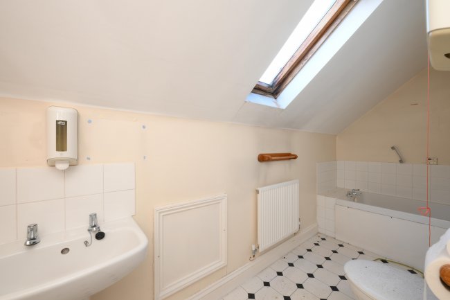 11 St Catharine's Road, Broxbourne, Hertfordshire, EN10 7LG 3