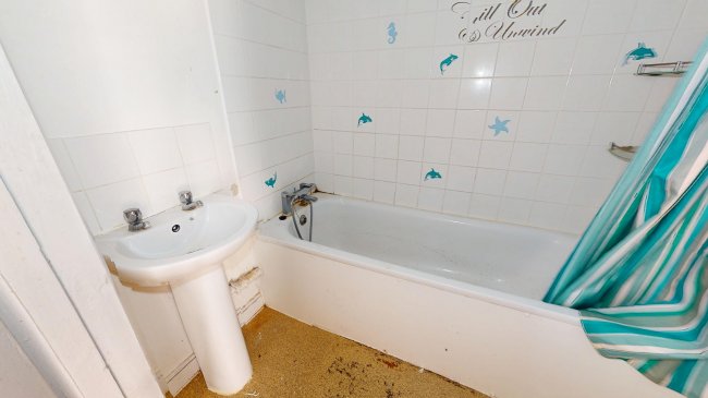 Flat C, 32 Navarino Road, Hackney, London  E8 1AD 32