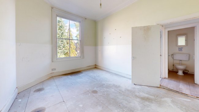 Flat C, 32 Navarino Road, Hackney, London  E8 1AD 32