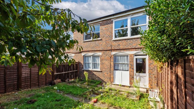 23 Carlton Square, Stepney, London, E1 4EH 20