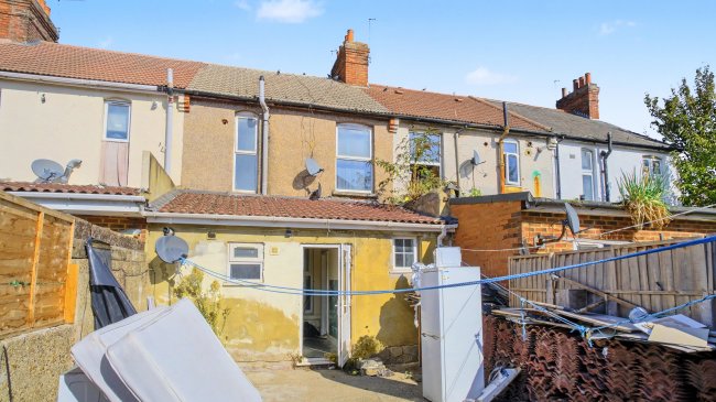 71 Beaconsfield Road, Southall, UB1 1BU 2