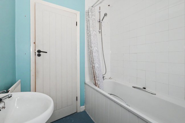 48 Swanstree Avenue, Sittingbourne, Kent, ME10 4NL 8