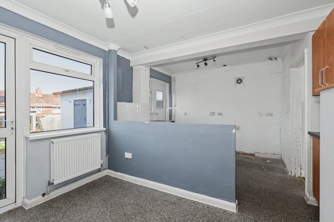 48 Swanstree Avenue, Sittingbourne, Kent, ME10 4NL 8