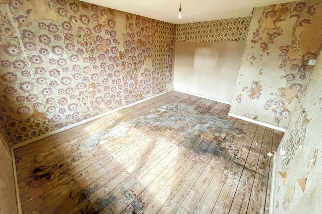 74 Solent Gardens, Freshwater, Isle of Wight, PO40 9PW 1
