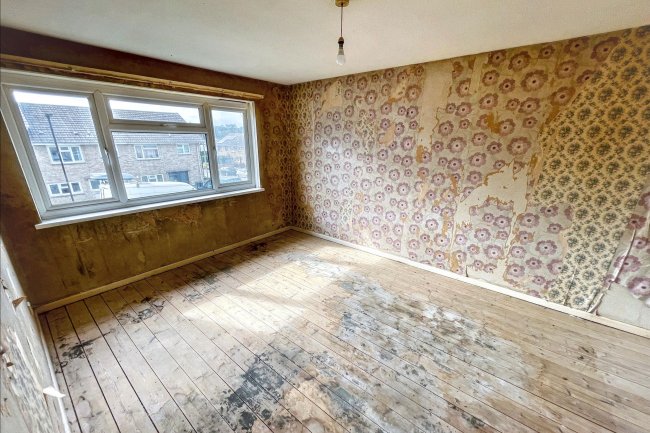 74 Solent Gardens, Freshwater, Isle of Wight, PO40 9PW 1