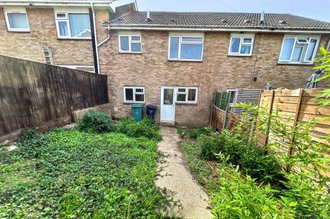 74 Solent Gardens, Freshwater, Isle of Wight, PO40 9PW 1