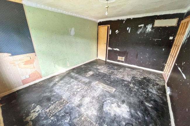 74 Solent Gardens, Freshwater, Isle of Wight, PO40 9PW 1