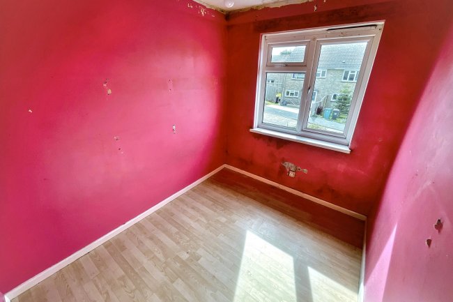 74 Solent Gardens, Freshwater, Isle of Wight, PO40 9PW 1