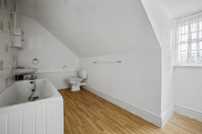 89 High Street, Queenborough, Kent, ME11 5AG 9