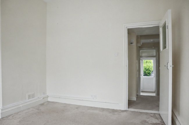 Flat 1, 39 Dafforne Road, Tooting, London SW17 8TY 18