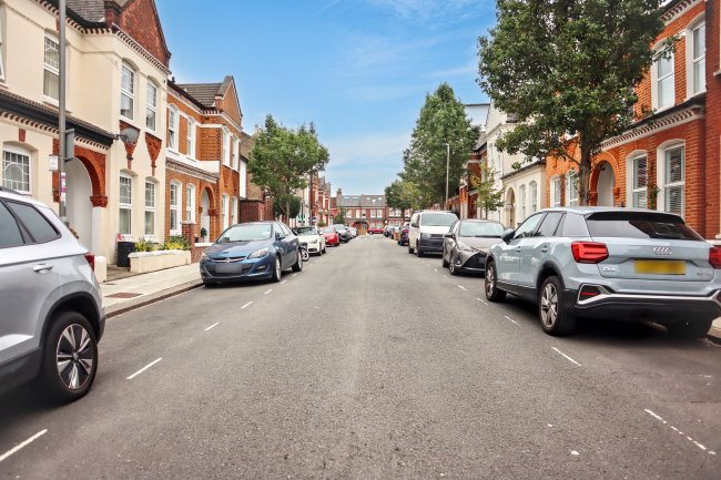 Flat 1, 39 Dafforne Road, Tooting, London SW17 8TY 18