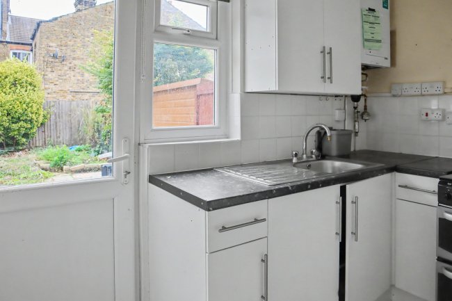 Flat 1, 39 Dafforne Road, Tooting, London SW17 8TY 18