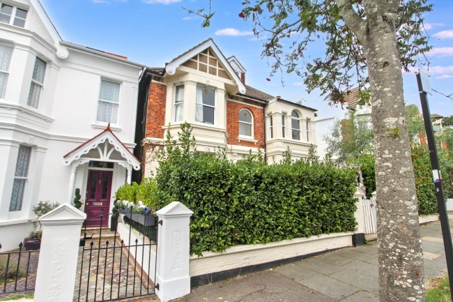 Flat 3, 42 Hove Park Villas, Hove, BN3 6HG 12