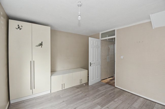 21 Heriot Road, Chertsey, KT16 9BU 1