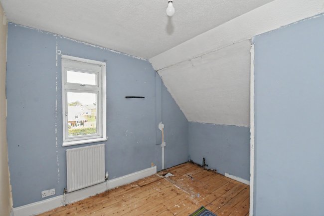 21 Heriot Road, Chertsey, KT16 9BU 1