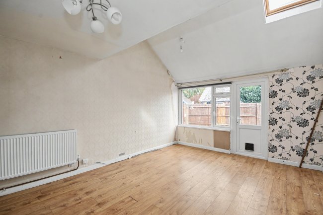 21 Heriot Road, Chertsey, KT16 9BU 1