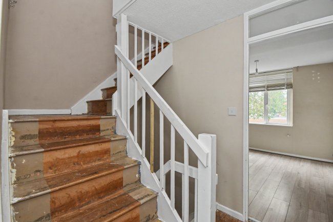 21 Heriot Road, Chertsey, KT16 9BU 1