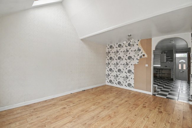 21 Heriot Road, Chertsey, KT16 9BU 1