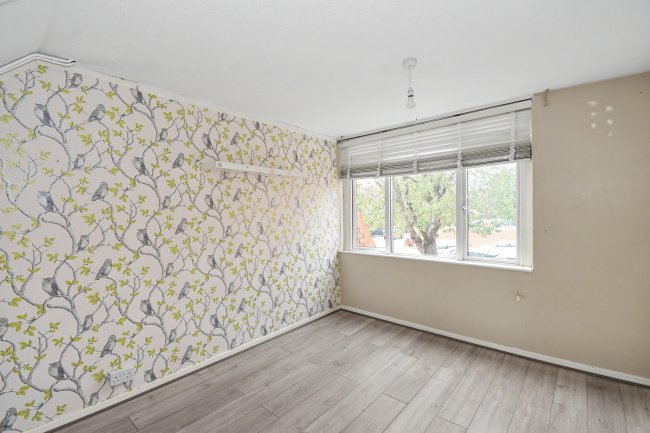 21 Heriot Road, Chertsey, KT16 9BU 1