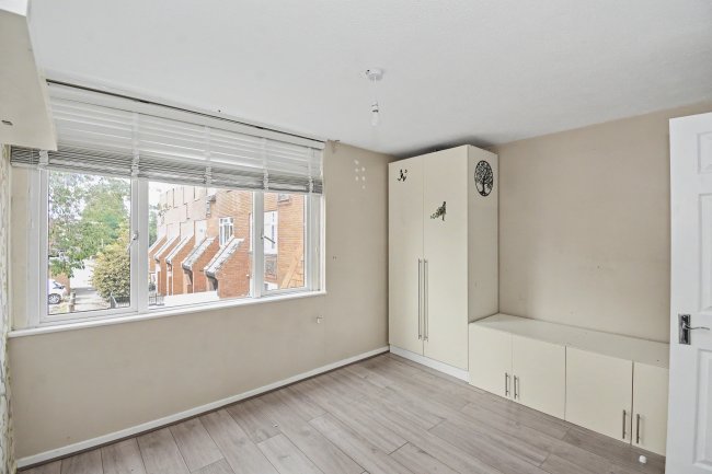 21 Heriot Road, Chertsey, KT16 9BU 1