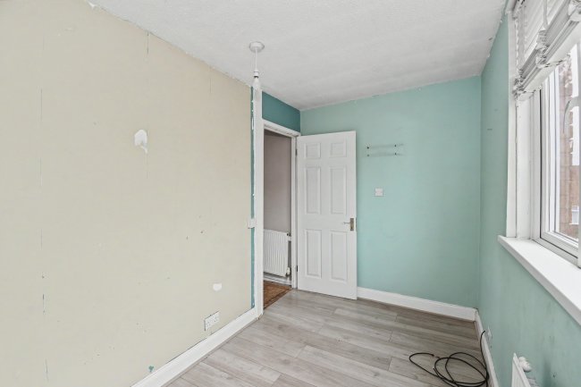 21 Heriot Road, Chertsey, KT16 9BU 1