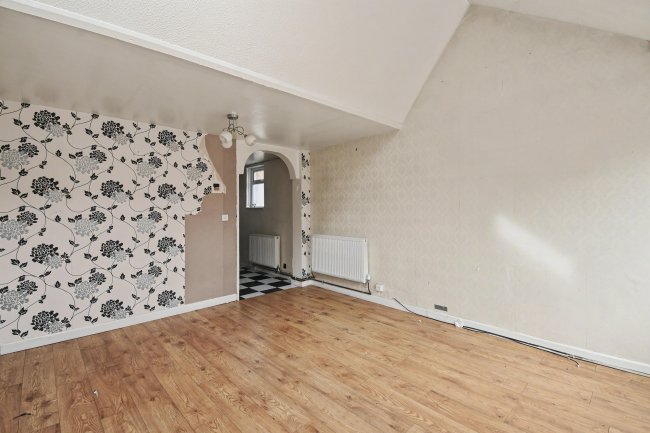 21 Heriot Road, Chertsey, KT16 9BU 1