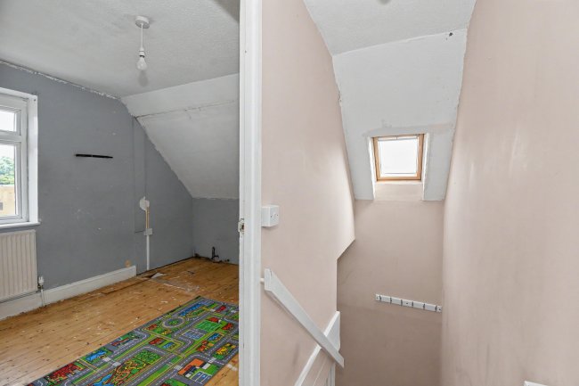 21 Heriot Road, Chertsey, KT16 9BU 1