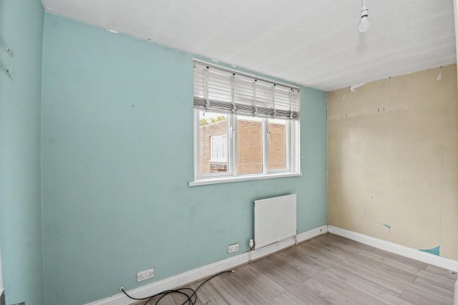21 Heriot Road, Chertsey, KT16 9BU 1