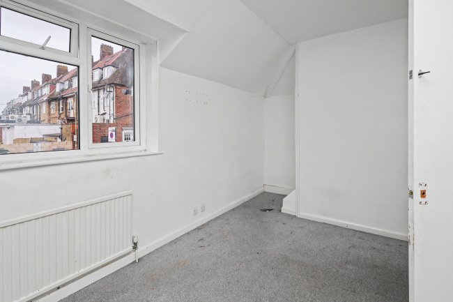 82 Dryfield Road, Edgware, London, HA8 9JU 33