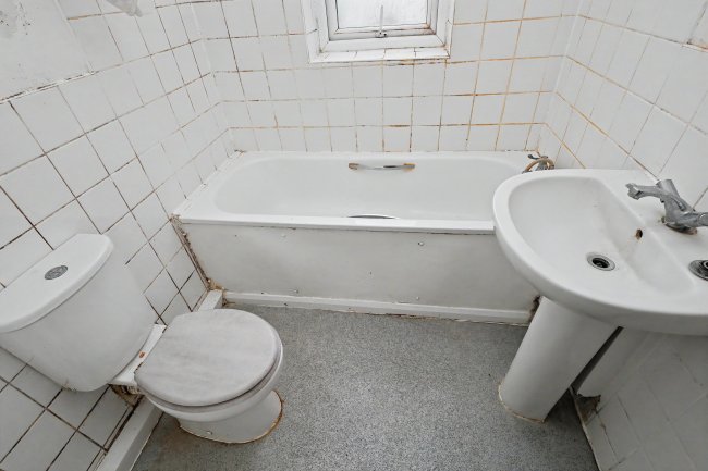 82 Dryfield Road, Edgware, London, HA8 9JU 33