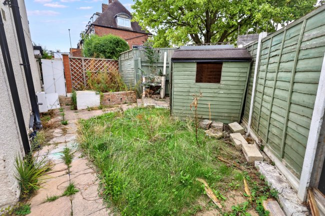 82 Dryfield Road, Edgware, London, HA8 9JU 33