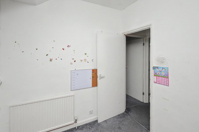 82 Dryfield Road, Edgware, London, HA8 9JU 33