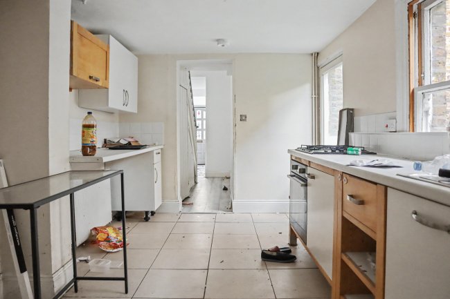 92 Robertson Street, Battersea London SW8 3TZ 34