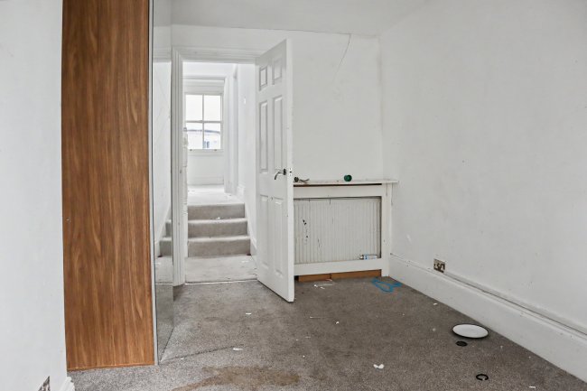 92 Robertson Street, Battersea London SW8 3TZ 34