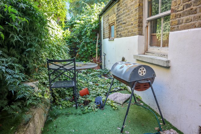 92 Robertson Street, Battersea London SW8 3TZ 34