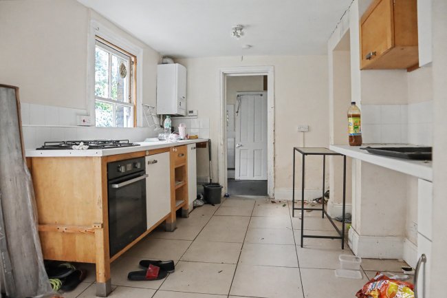 92 Robertson Street, Battersea London SW8 3TZ 34