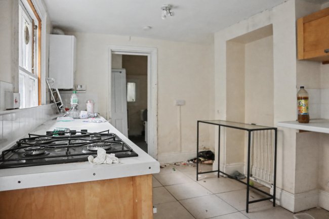 92 Robertson Street, Battersea London SW8 3TZ 34