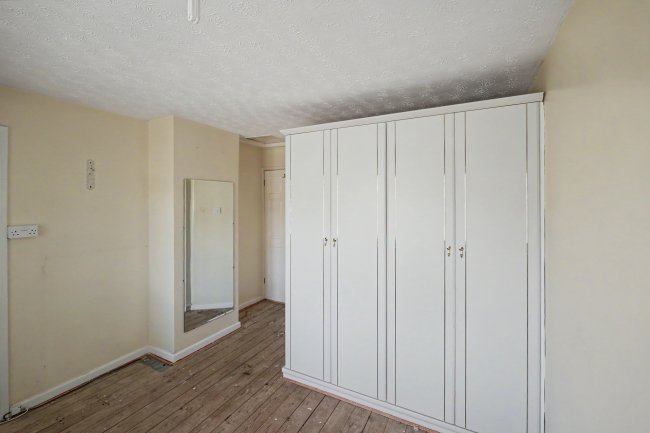 52 Hinkler Road, Southampton, SO19 6FT 8