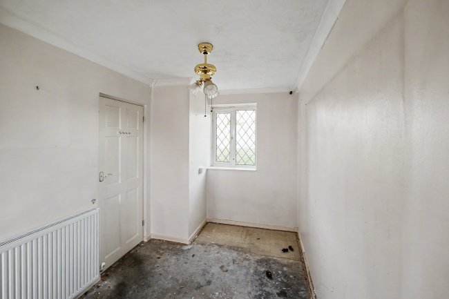 52 Hinkler Road, Southampton, SO19 6FT 8
